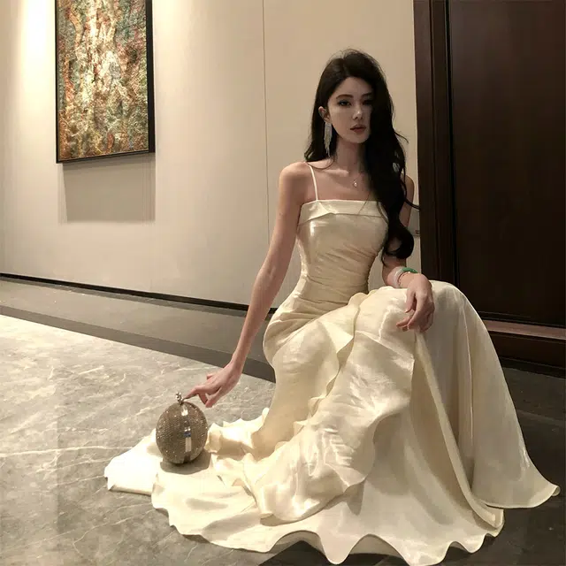 依钗 法式慵懒风高级感收腰荷叶边礼服长裙吊带连衣裙 女款