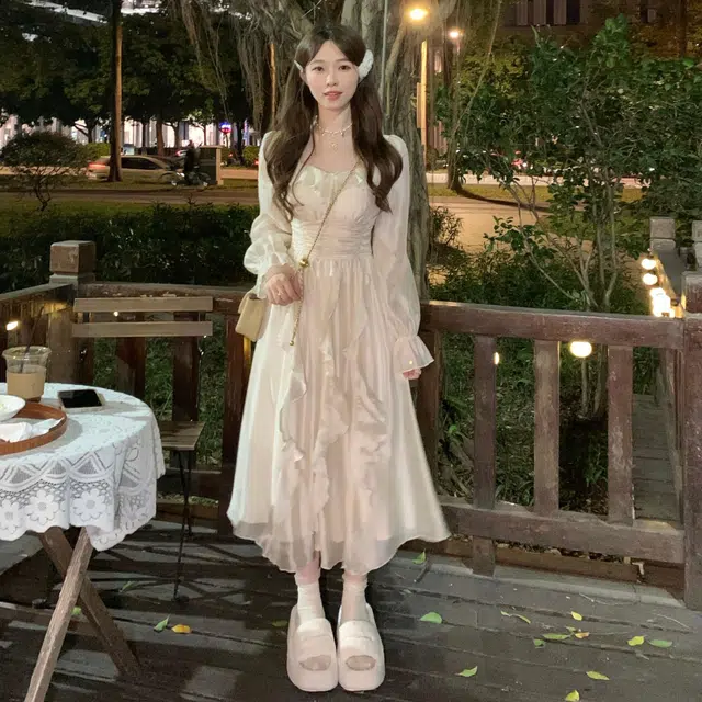 玉儿恋 掌上明珠 法式百搭休闲简约甜美森系仙女荷叶边纯色宽松气质方领收腰温柔仙女中长款长袖连衣裙 女款 杏色