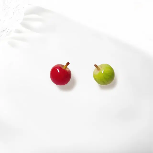 饰伴 酥脆苹果 甜美温柔可爱风 简约精致高级 质感 小众设计 清纯美 #好运 合金 耳钉 男女同款情侣款