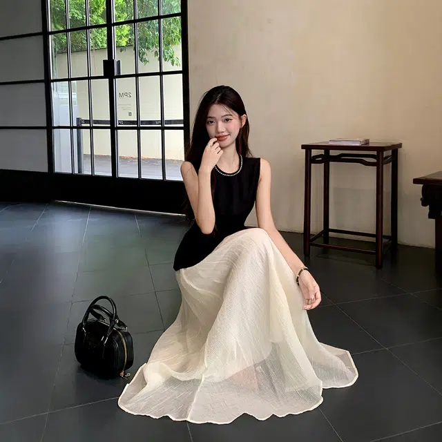 费尔岛上的猫 法式高级设计感无袖背心小衫上衣高腰半身裙两件套 潮流轻奢小众别致学院风裙装套装 女款