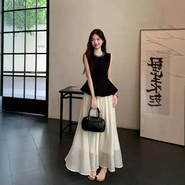 费尔岛上的猫 法式高级设计感无袖背心小衫上衣高腰半身裙两件套 潮流轻奢小众别致学院风裙装套装 女款