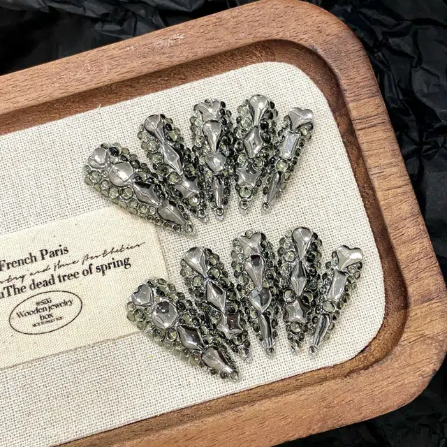 韵月乔 枪灰色超闪满钻 暗黑爆款外贸欧美风  穿戴甲 尖型黑色纯色 爆闪