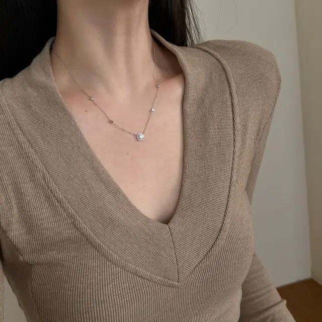 925