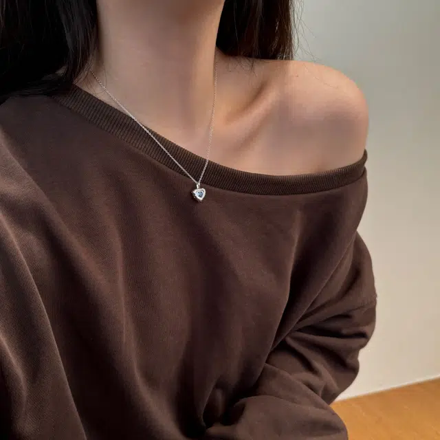 925