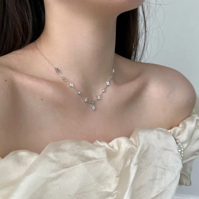 925