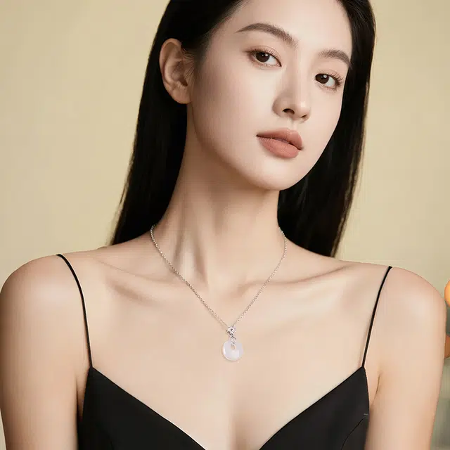 【四季予你】 印象眸 新中式幸运四叶草平安扣精致简约小众优雅时尚日常通勤风锁骨链 礼盒包装#好运 玉髓 项链 女款