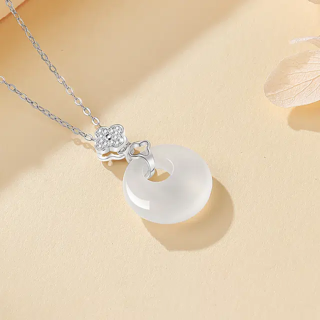 【四季予你】 印象眸 新中式幸运四叶草平安扣精致简约小众优雅时尚日常通勤风锁骨链 礼盒包装#好运 玉髓 项链 女款