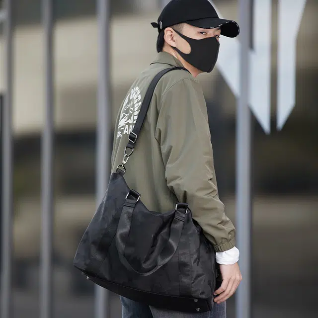 木村耀司 纯色大容量轻便多功能 牛津纺 收纳袋健身包游泳包干湿分离袋行李包旅行包 大号 男款 黑色/迷彩黑