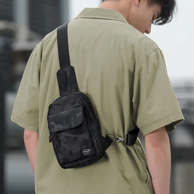 木村耀司 休闲百搭时尚轻巧便捷双侧插袋 牛津纺 胸包单肩包斜挎包挎包 男款 黑色/迷彩黑