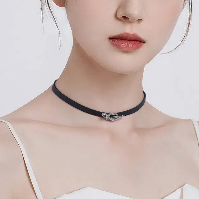 Lady go choker