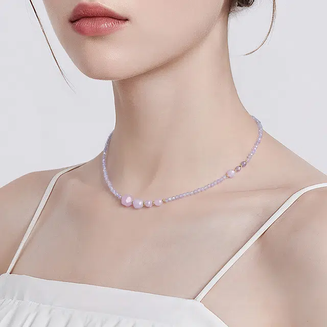 Lady go choker