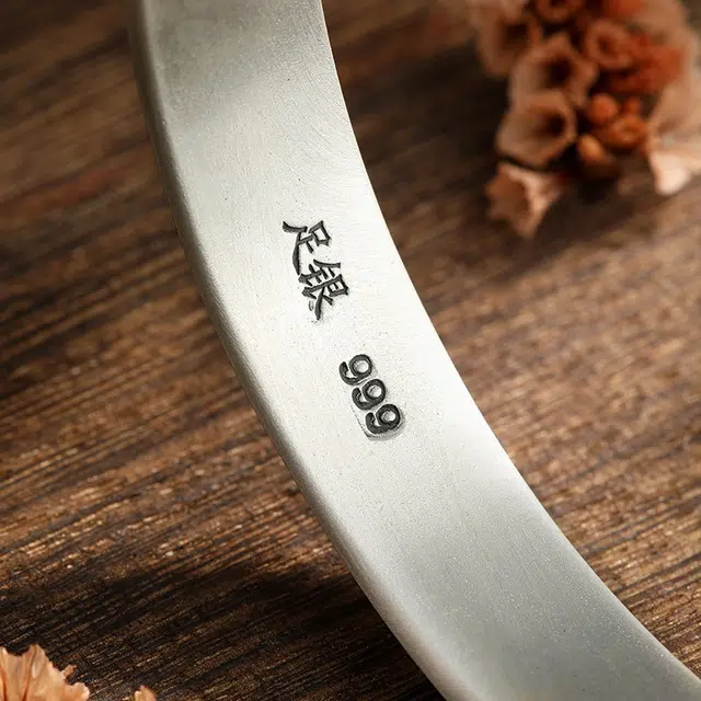 999