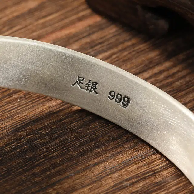 999