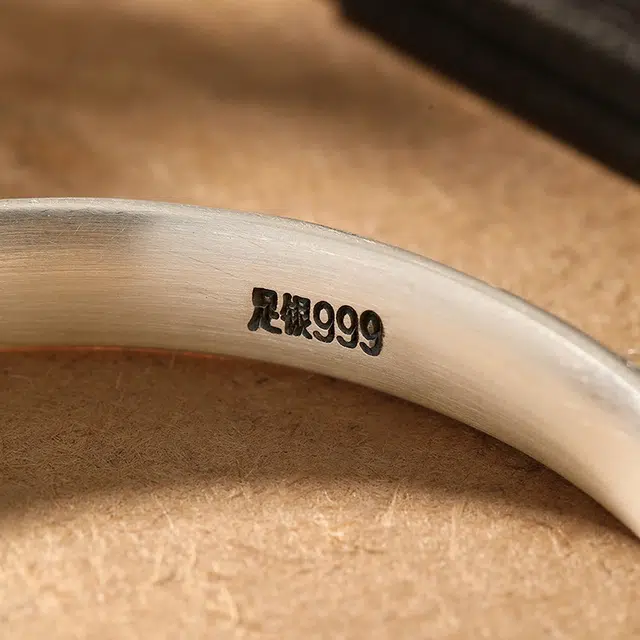 999