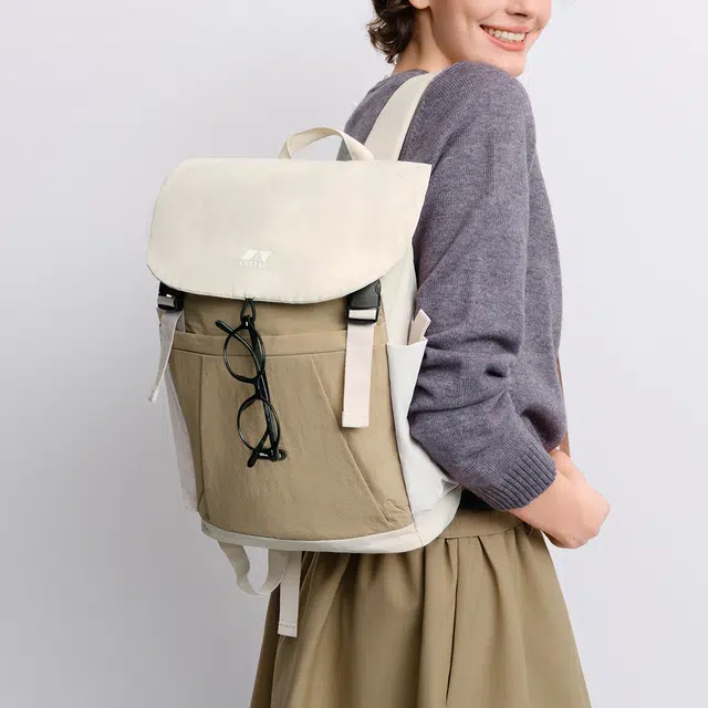 森马 大容量旅行电脑背包轻便日系学生 织物 双肩包 大号 男女同款情侣款 浅卡其/黑色