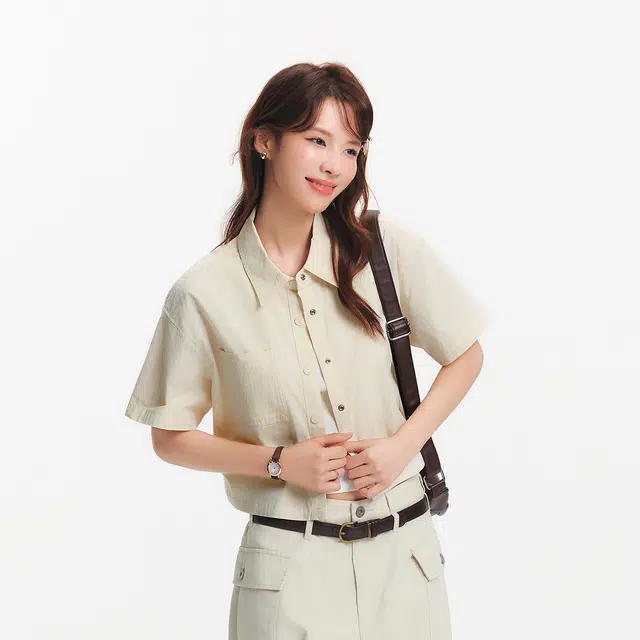 森马 短款纯色宽松肌理盐系短袖衬衫 女款