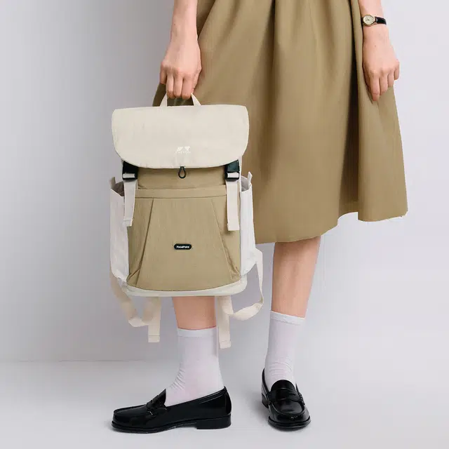 森马 大容量旅行电脑背包轻便日系学生 织物 双肩包 大号 男女同款情侣款 浅卡其/黑色