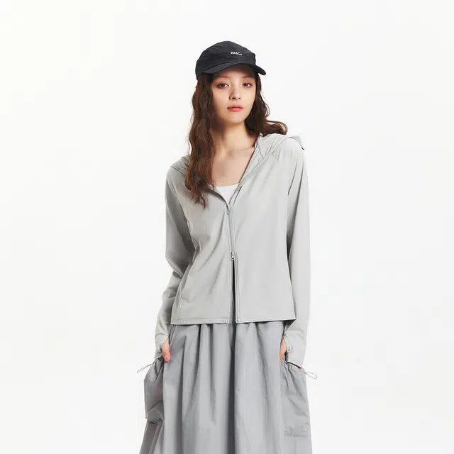 森马 舒适休闲百搭简约连帽长袖防晒服 女款