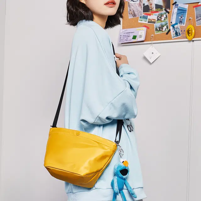 森马 通勤运动休闲 斜挎包 女款 多色 尼龙