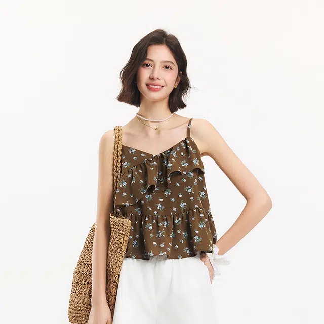 森马 短款修身荷叶边度假风甜美满印吊带 女款