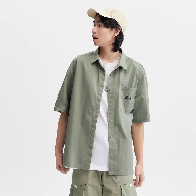 森马 翻领时尚字母刺绣上衣宽松山系工装风短袖衬衫 男款