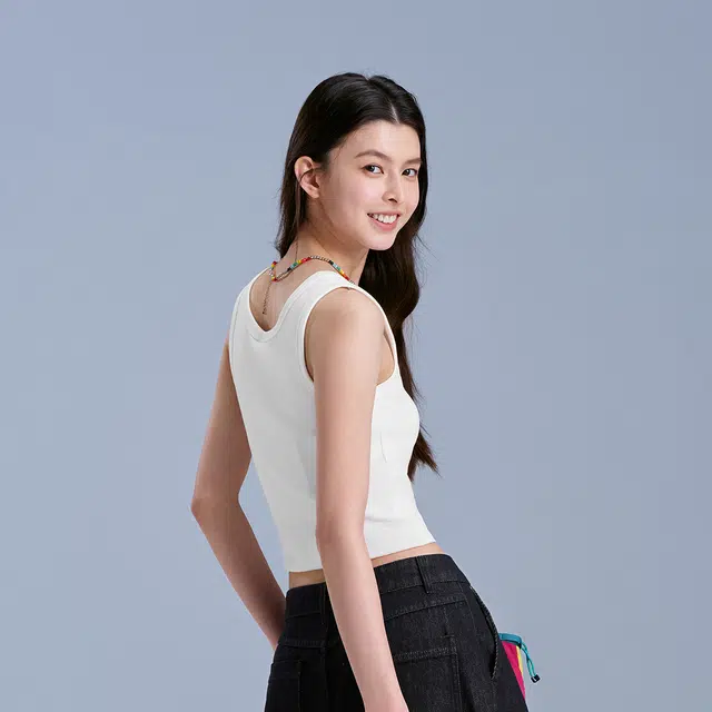 森马 短款蝴蝶结温柔紧身绣花圆领上衣百搭背心 女款