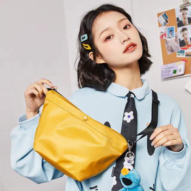 森马 通勤运动休闲 斜挎包 女款 多色 尼龙
