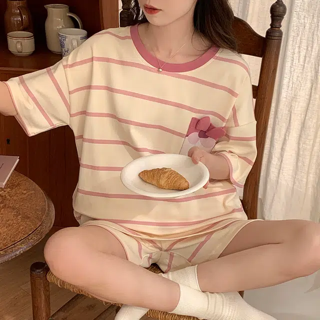 眠趣 简约时尚大气 亲肤舒适清凉 日式小清新 夏天短袖短裤 圆领套头可外穿睡衣套装 女款 条纹