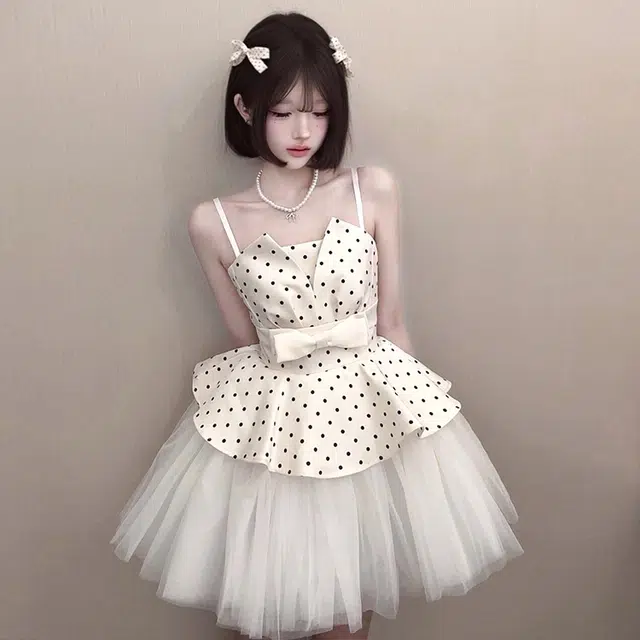 依钗 法式拼接网纱芭蕾风收腰蓬蓬短裙尽显夏日绝美初恋感吊带连衣裙 女款