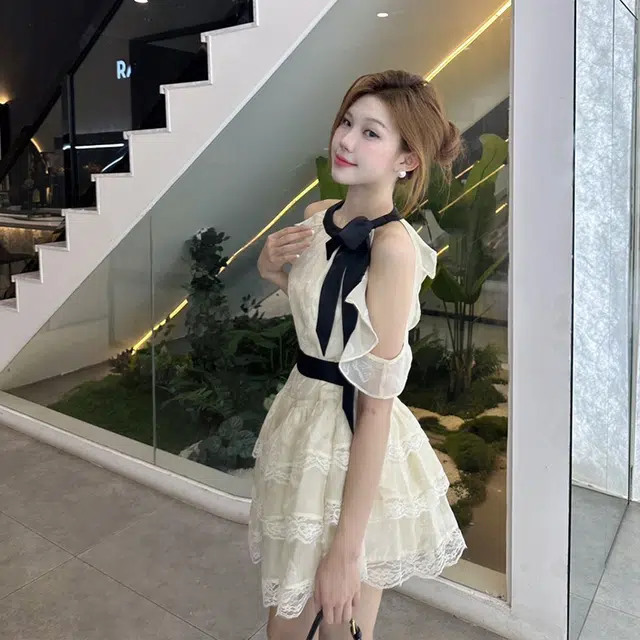 困住大象 纯爱千金风蕾丝收腰蓬蓬裙 复古大裙摆纯色薄款短款无袖连衣裙款式 女款 月光杏色单品