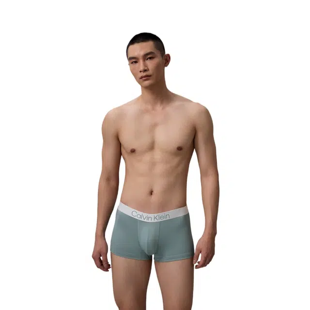 CALVIN KLEIN 3