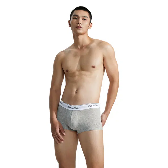 CKCalvin Klein 5