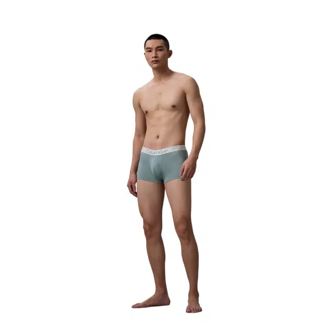 CALVIN KLEIN 3