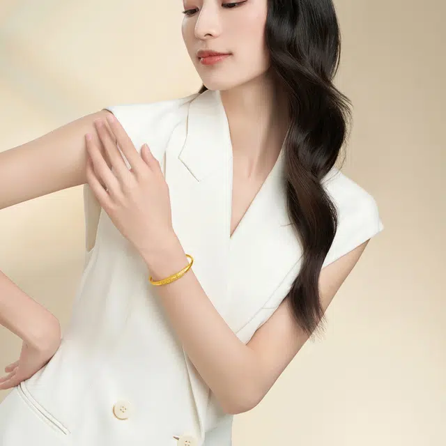 周大福 经典传承系列双龙纳福贵妃镯福镯 足金 计价金 黄金手镯 女款 赠专属礼盒