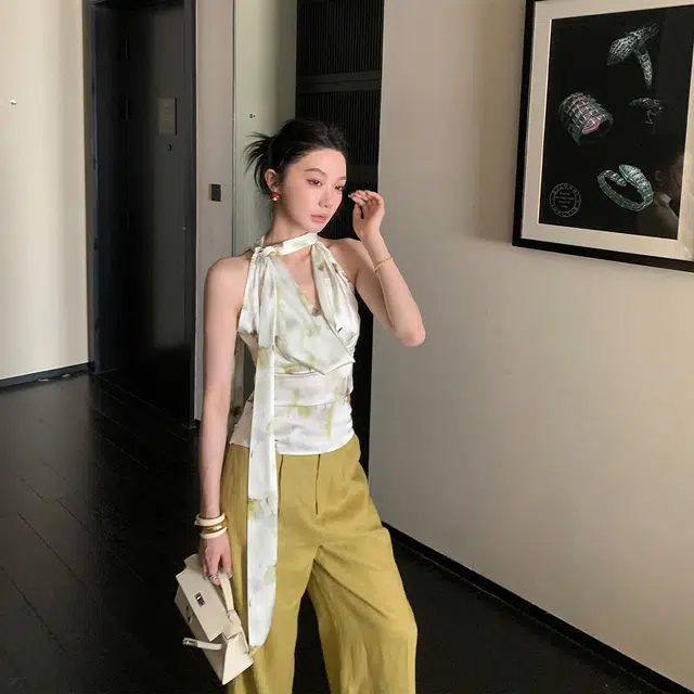 区区欧阳 挂脖舒适时尚无袖衬衫 女款