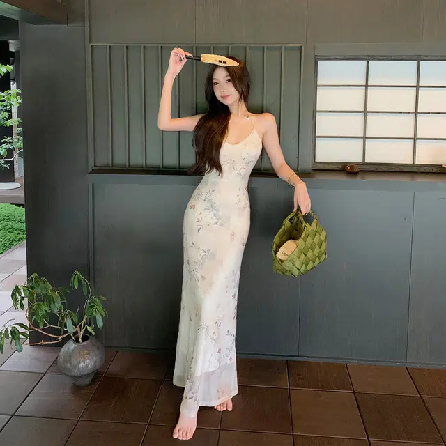 区区欧阳 双色椿竹绮花挂脖式弹力肩带露背式鱼尾裙吊带连衣裙 女款 黄色