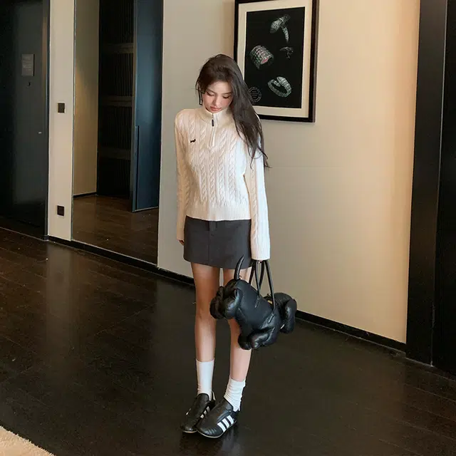 区区欧阳 慵懒风刺绣绞花休闲百搭长袖针织衫 女款 白色