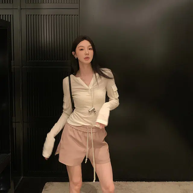 区区欧阳 高腰宽松三分简约舒适通勤休闲短裤 女款
