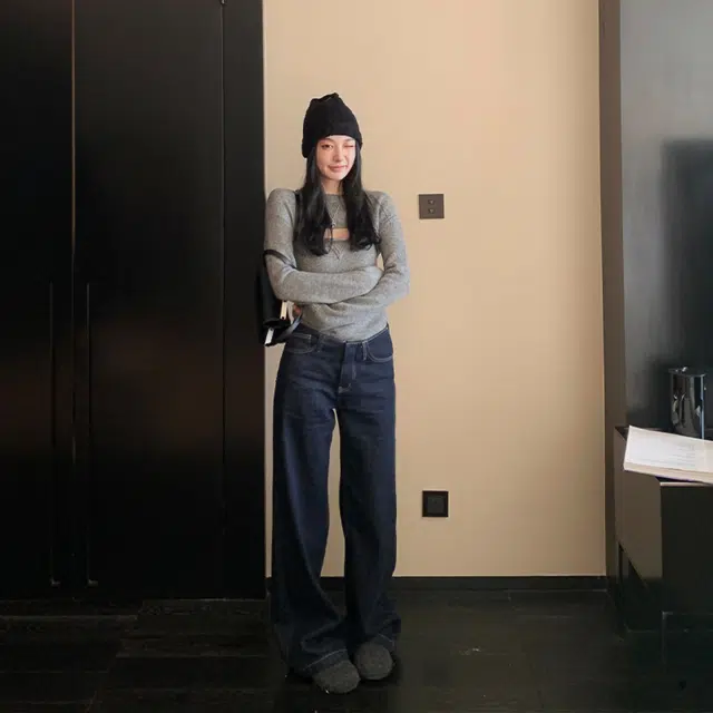 区区欧阳 圆领纯色舒适休闲百搭针织衫 女款