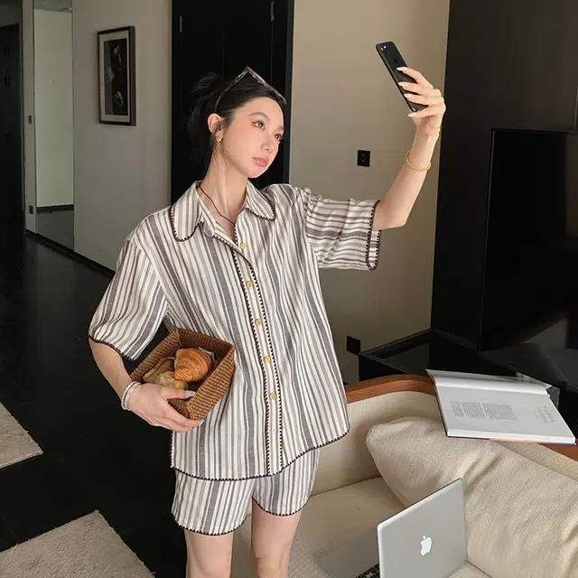 区区欧阳 日常出游焕新时髦撞色贝壳线经典松紧腰头宽松休闲短裤 女款