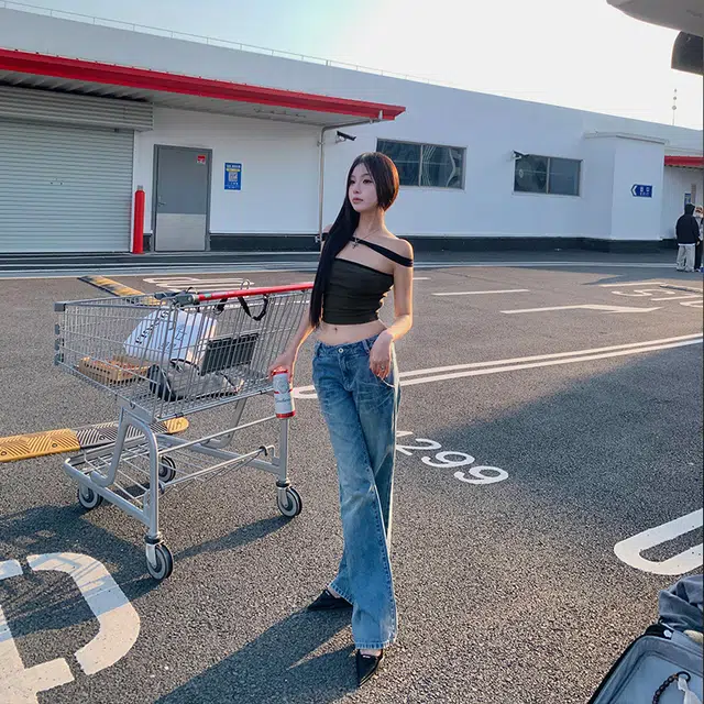 区区欧阳 修身纯色套头背心 女款