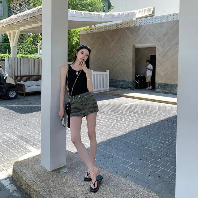 区区欧阳 纯色修身简约套头背心 女款