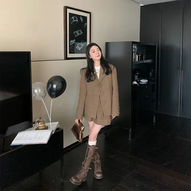 区区欧阳 羊毛半身裙设计感小众复古休闲短裙 女款 卡其色