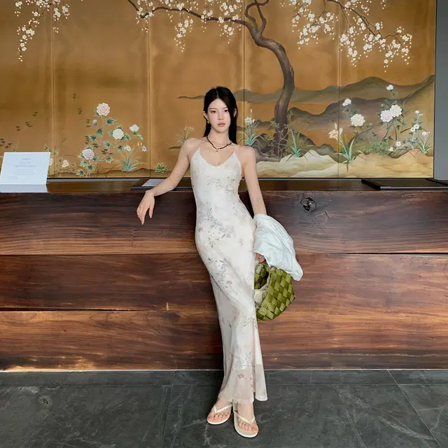 区区欧阳 双色椿竹绮花挂脖式弹力肩带露背式鱼尾裙吊带连衣裙 女款 黄色