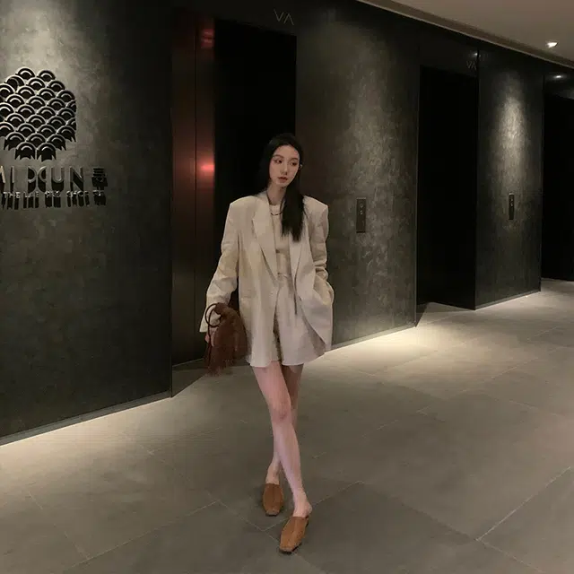 区区欧阳 薄款一粒扣长袖西装 女款