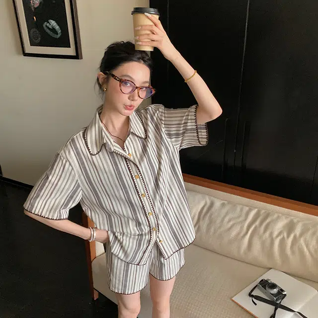 区区欧阳 日常出游焕新时髦撞色贝壳线经典松紧腰头宽松休闲短裤 女款