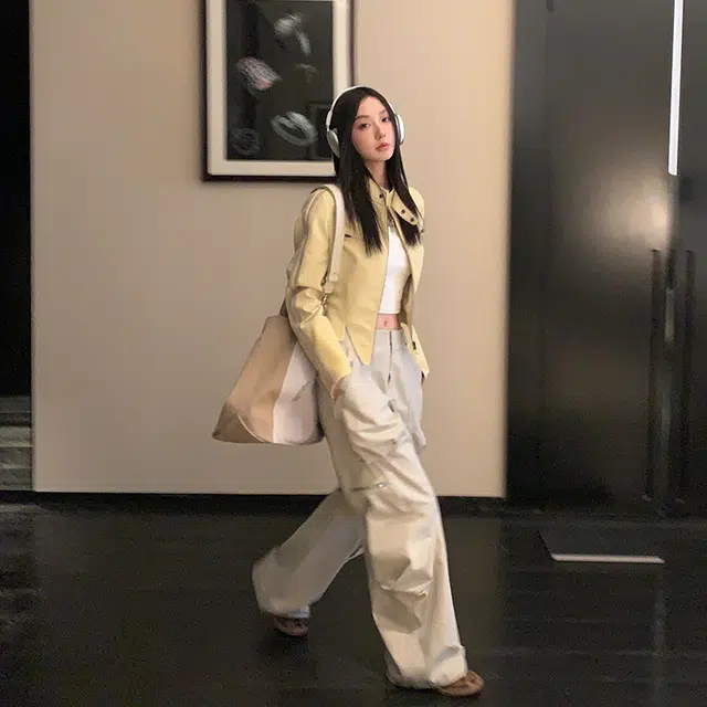 区区欧阳 条纹织带立领拉链皮衣 女款 香槟黄