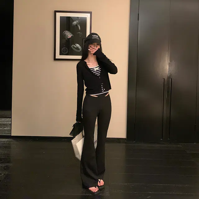 区区欧阳 纯色气质通勤简约针织衫 女款 黑色