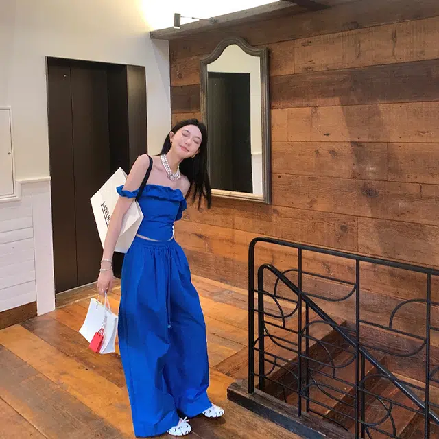 区区欧阳 【超有品的韩风小姐姐】唯美轻盈一字肩褶皱简约无袖修身上衣小衫 女款