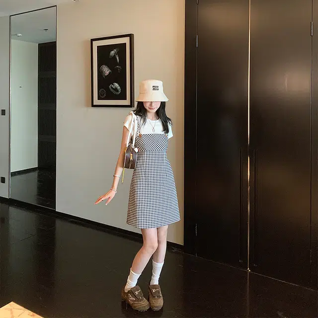 区区欧阳 黑白格纹格子收腰小清新纯色常规短袖通勤吊带连衣裙 女款